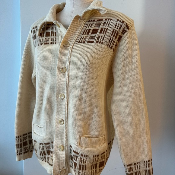 Vintage cream curling sweater - as is - Picture 2 of 10